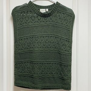 💚 Cyrus *Gorgeous* Sz Medium Army Green Crew Neck Sleeveless Open Knit Sweater